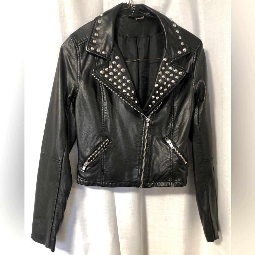 Black leather jacket. Size 4. 100% Polyester.